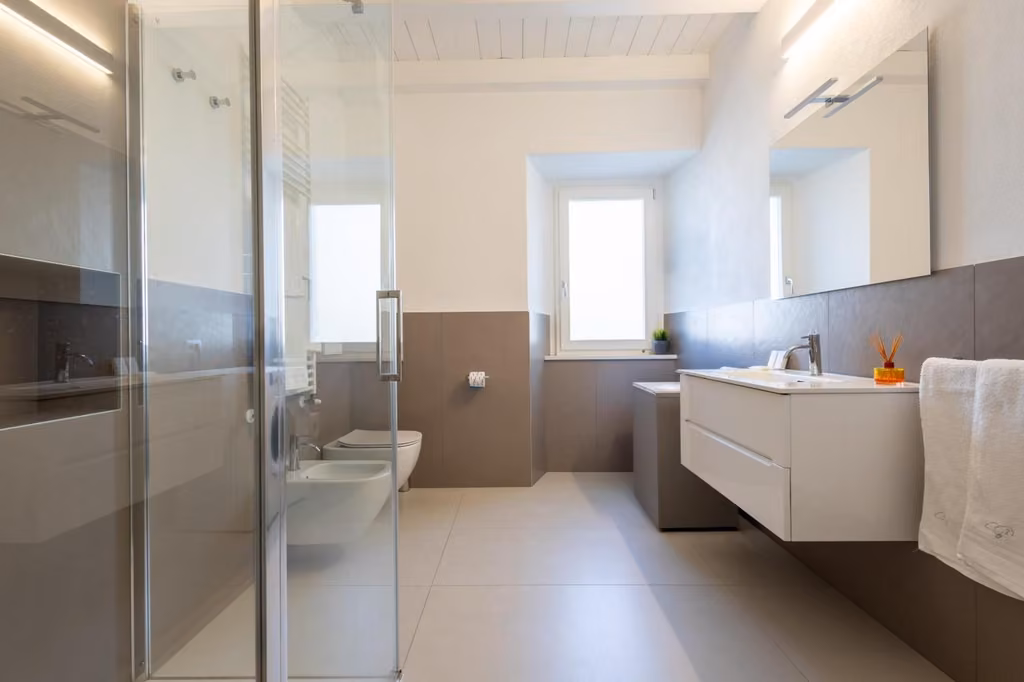 Bagno privato con doccia e lavandino delle camere a Vasto